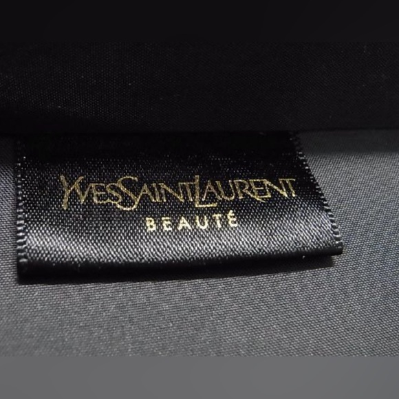 Yves Saint Laurent Patent leather pouch with mirror - Picture 3 of 4